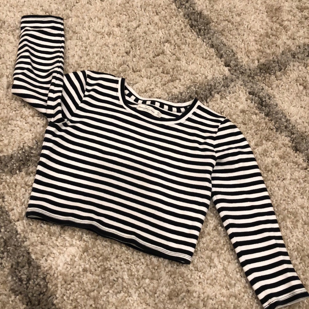 Cropped striped quarter sleeve shirt